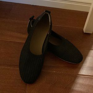 Everlane dayglove reknit - excellent condition